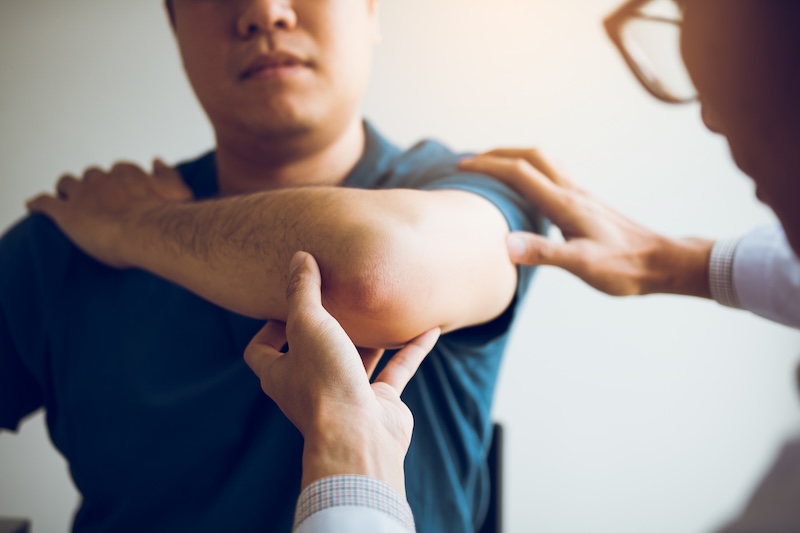 Non-Surgical Elbow Pain Treatment: From Rest and Ice to Physical Therapy